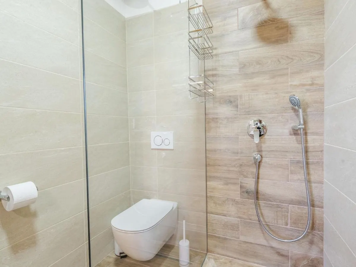 Gorgeous Villa In Sukosan With Sauna & Pool