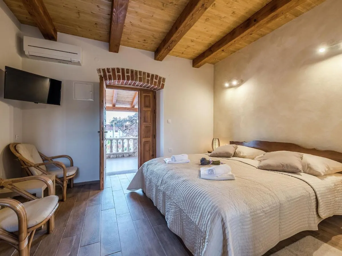 Gorgeous Villa In Sukosan With Sauna & Pool
