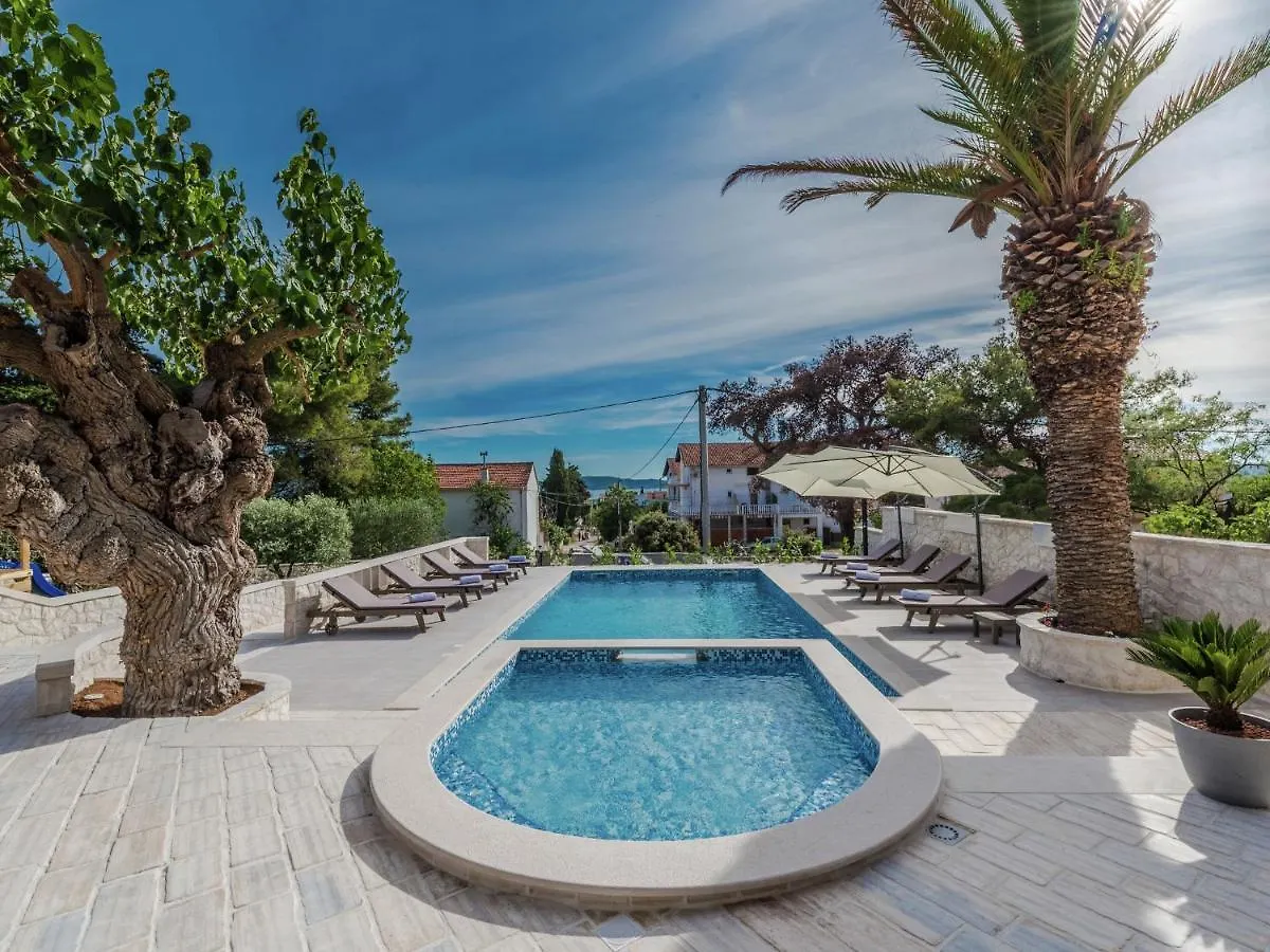 Gorgeous Villa In Sukosan With Sauna & Pool