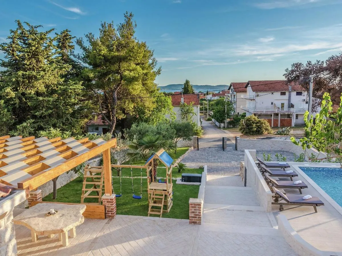Gorgeous Villa In Sukosan With Sauna & Pool
