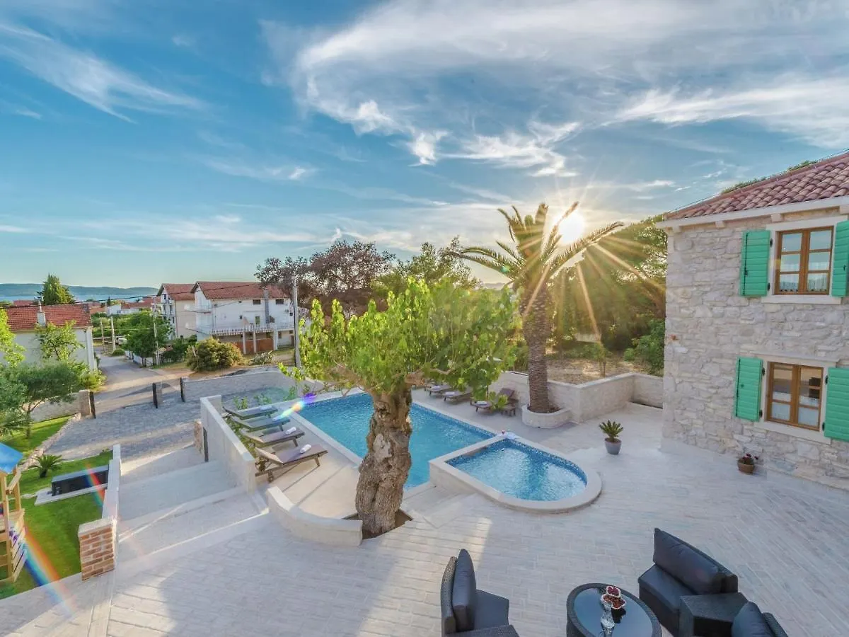 Gorgeous Villa In Sukosan With Sauna & Pool
