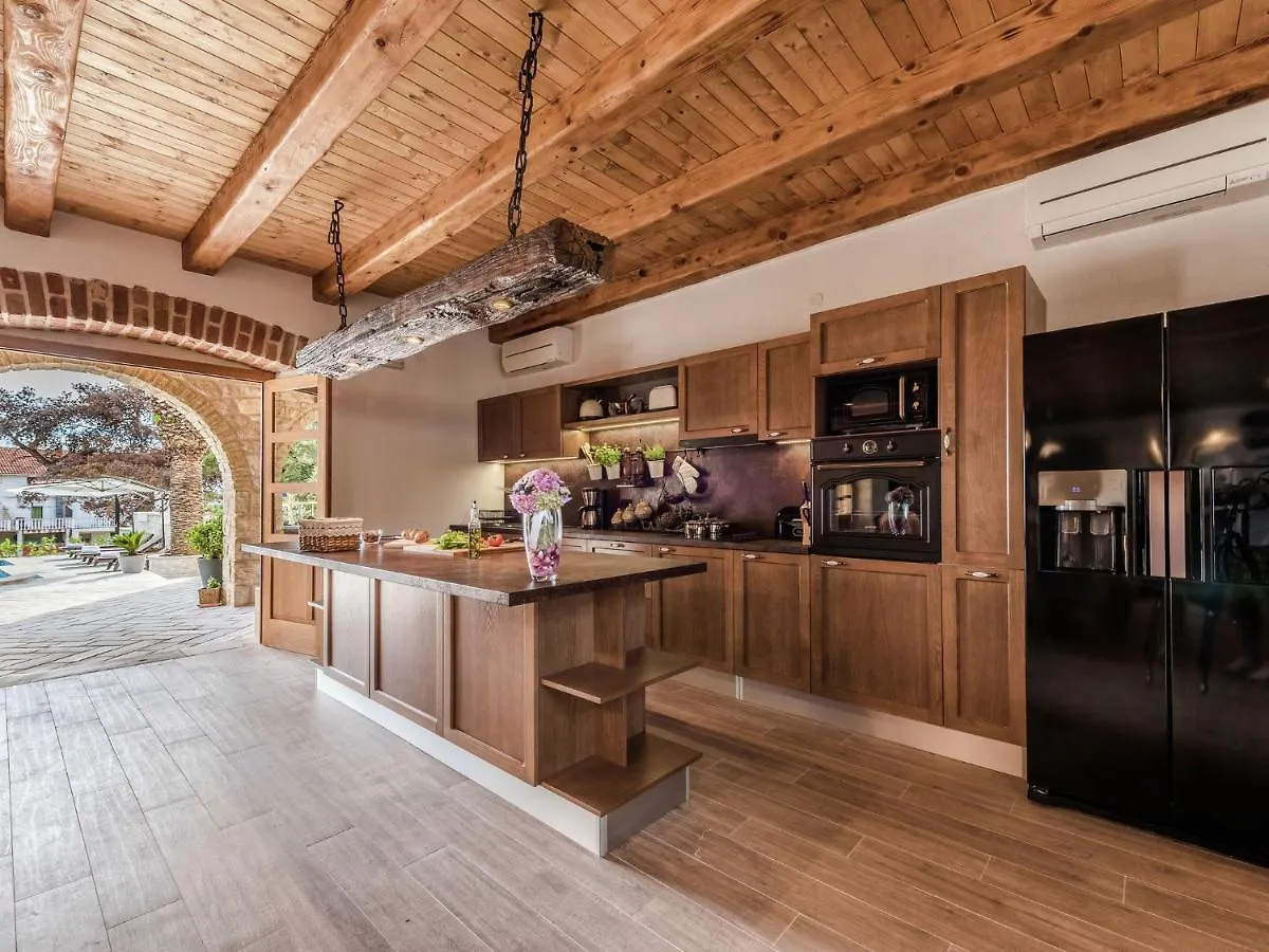 Gorgeous Villa In Sukosan With Sauna & Pool