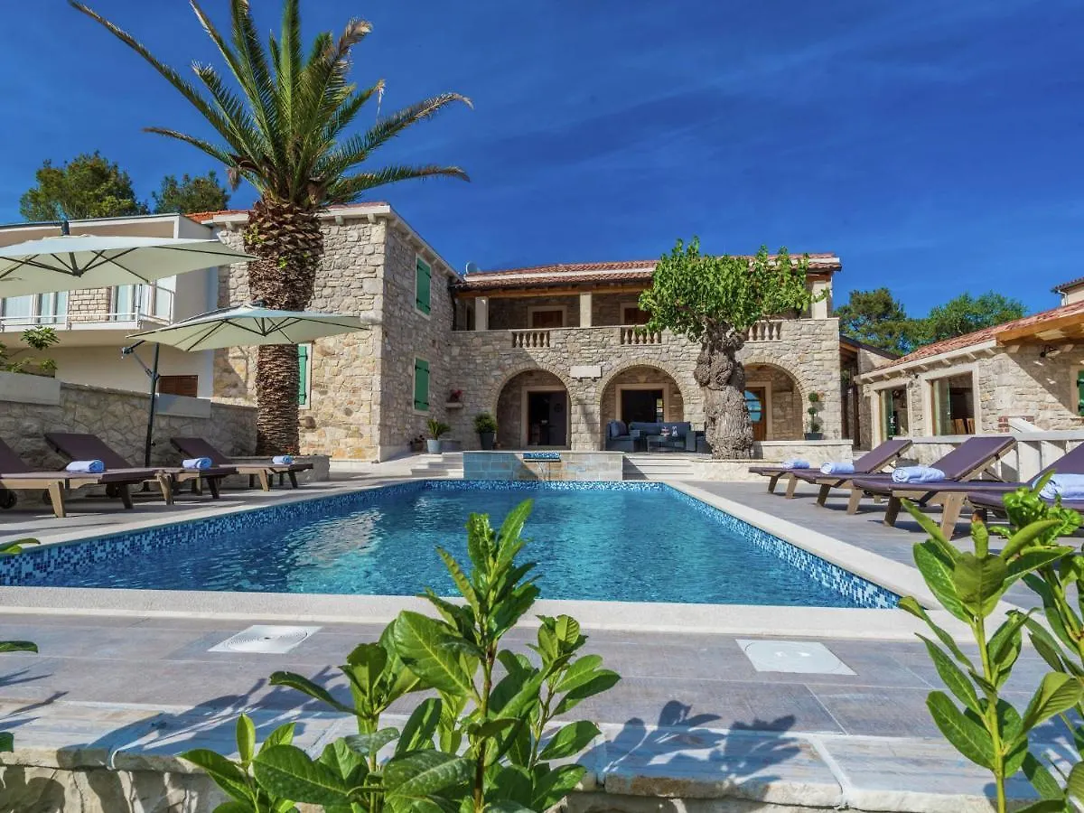 Gorgeous Villa In Sukosan With Sauna & Pool
