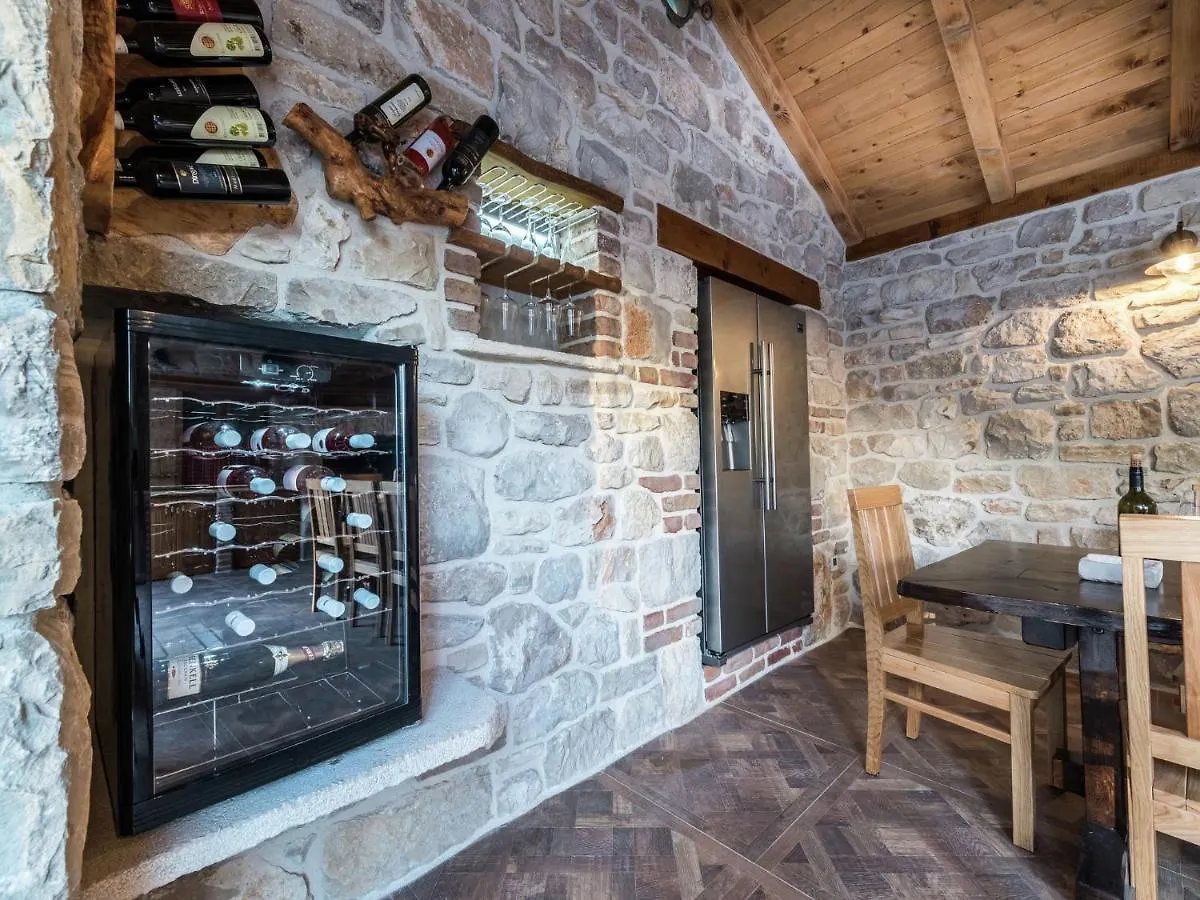 Gorgeous Villa In Sukosan With Sauna & Pool