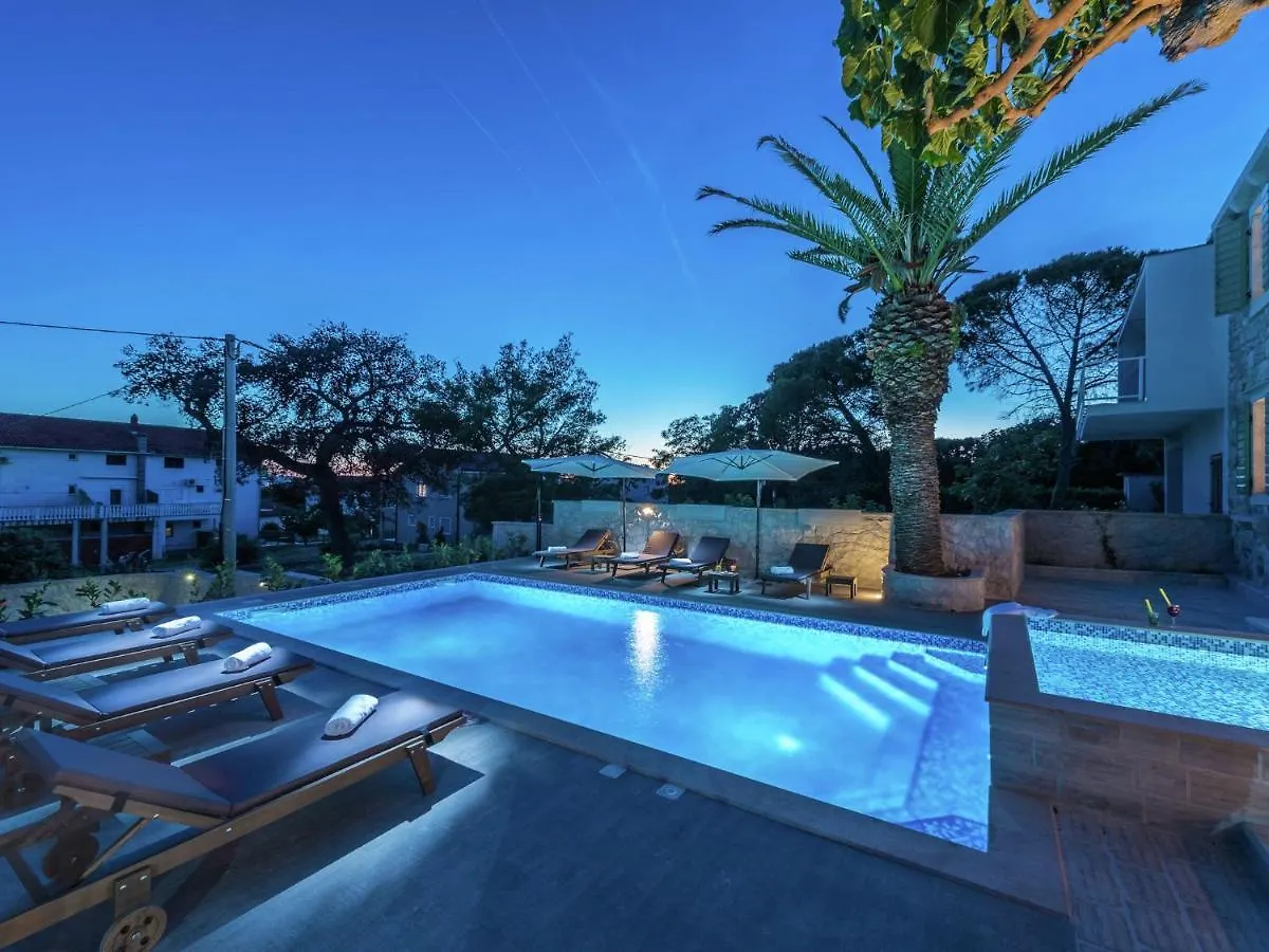 Gorgeous Villa In Sukosan With Sauna & Pool