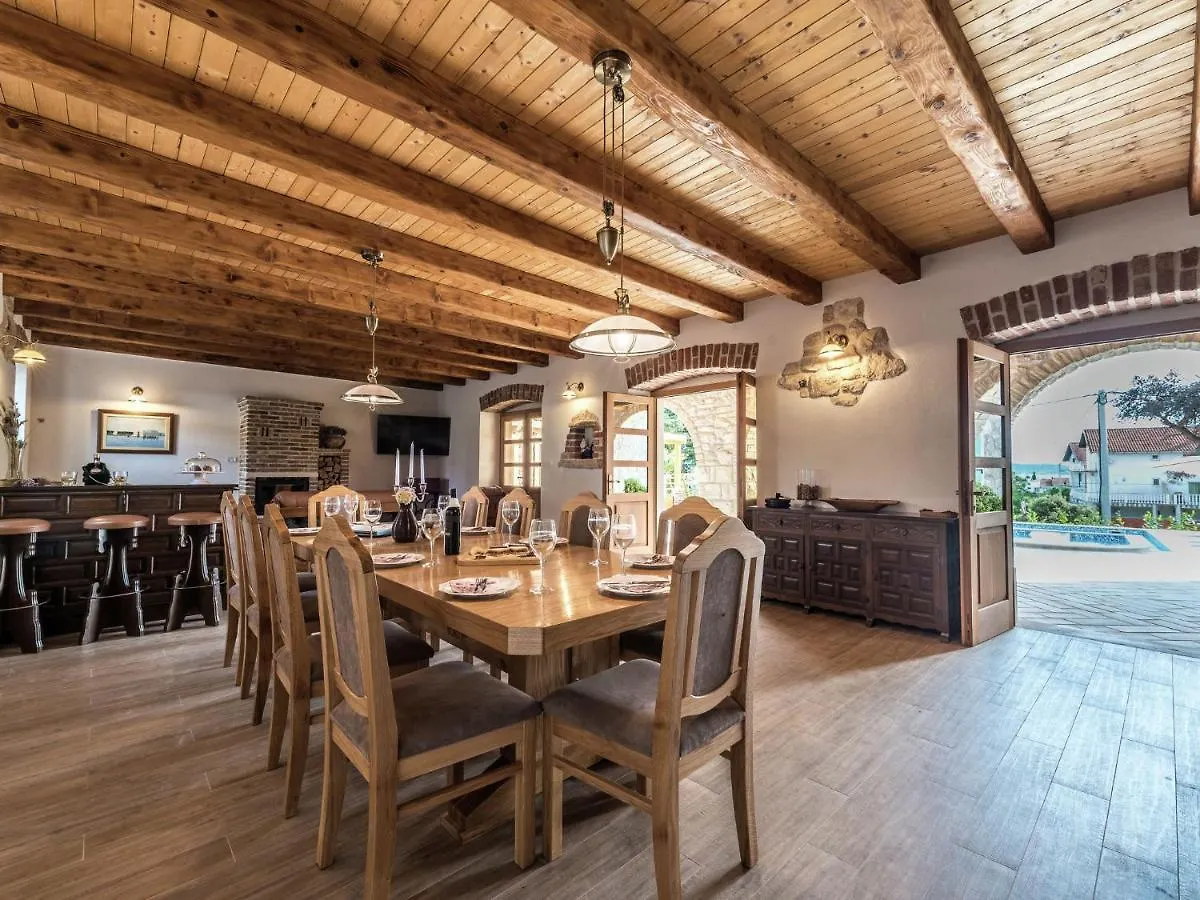 Gorgeous Villa In Sukosan With Sauna & Pool